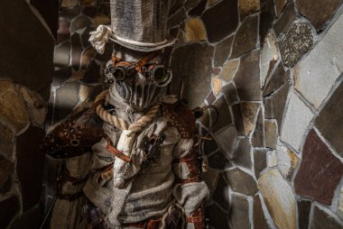 Gelecekçi karakter cyborg takipçisi. Steampunk stilinde sanat fotoğrafçılığı.