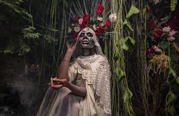 サンタ・ムエルテの素晴らしいスタイル-聖なる死-現代の宗教的カルト。コンセプトアート童話写真. — ストック写真