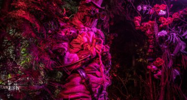 Gelecekçi karakter cyborg takipçisi. Steampunk stilinde sanat fotoğrafçılığı.