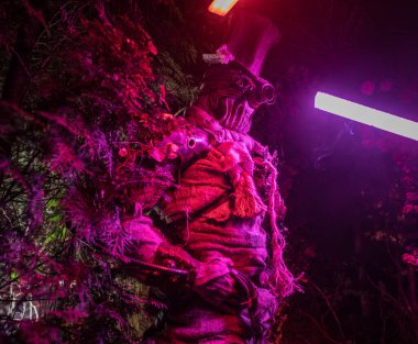 Gelecekçi karakter cyborg takipçisi. Steampunk stilinde sanat fotoğrafçılığı.