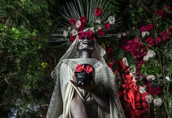 Fabelachtige stylization van Santa Muerte - Heilige Dood - moderne religieuze cultus. Onderwerp Kunst sprookje foto. — Stockfoto