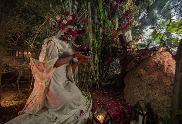 Fantastisk stilisering av Santa Muerte - Helig död - modern religiös kult. Begreppet konst saga foto. — Stockfoto