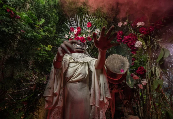 Fabuleuse stylisation de Santa Muerte - Sainte Mort - culte religieux moderne. Concept Art conte de fées photo. Photo De Stock