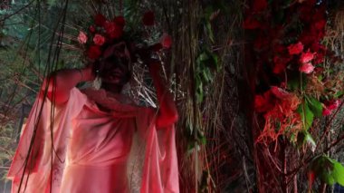 Santa Muerte 'nin muhteşem stili - Kutsal Ölüm - modern dini tarikat. Sanat Masalı kavramı 4K görüntüsü.