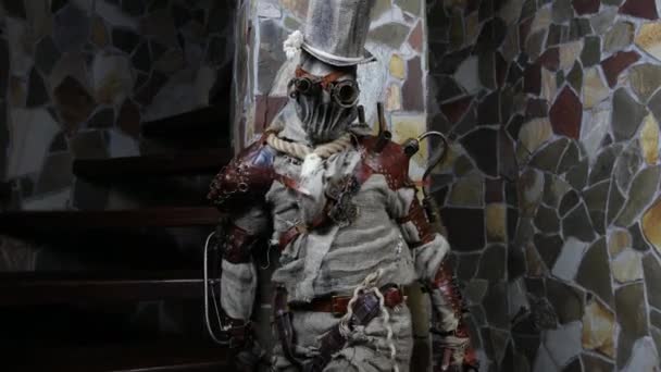 Futuristic karakter cyborg penguntit. Art Photography in steampunk style 4K Footage. — Stok Video