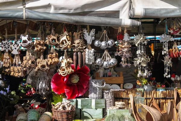 Leveranciers Weer Verkoopkosten Waren Ambachten Kunsten Souvenirs Bij Victuals Markt — Stockfoto