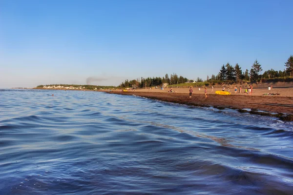 新不伦瑞克帕莉海滩 2020 人们在加拿大新不伦瑞克帕莉海滩享受夏天 — 图库照片