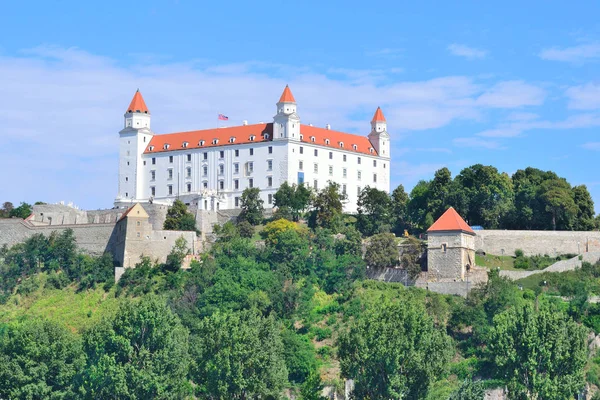 Bratislava Eslováquia Vista Castelo Bratislava Dia Ensolarado Verão — Fotografia de Stock