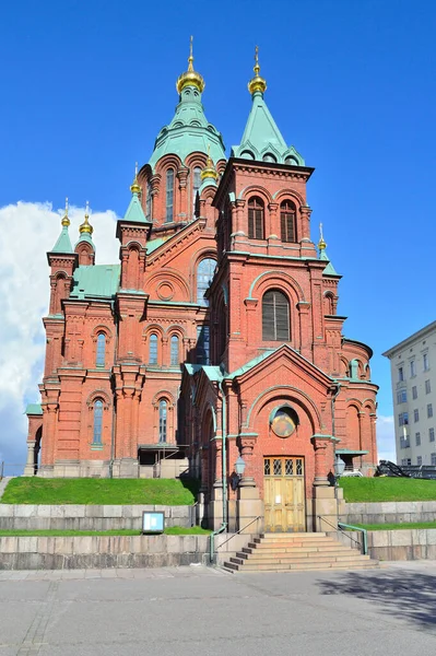 Güneşli bir sonbahar gününde Helsinki 'deki Ortodoks Kilisesi