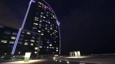 Marina Vela Barselona, İspanya, gece görünümü