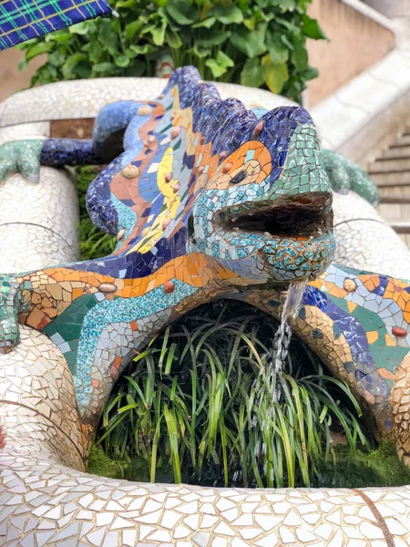 Park Guell Barcelona Frosch Skulptur Brunnen Haupteingang — Stockfoto