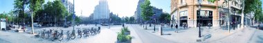 Barcelona - 11 Mayıs 2018: Panoramik şehir sokaklarını Eixample bölgesinde. Barcelona her yıl 10 milyon turist çeken.