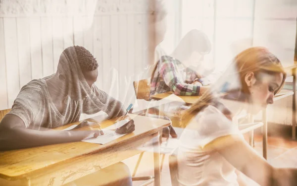 Blandade Tävlingar Klass Att Göra Tester Skolan — Stockfoto