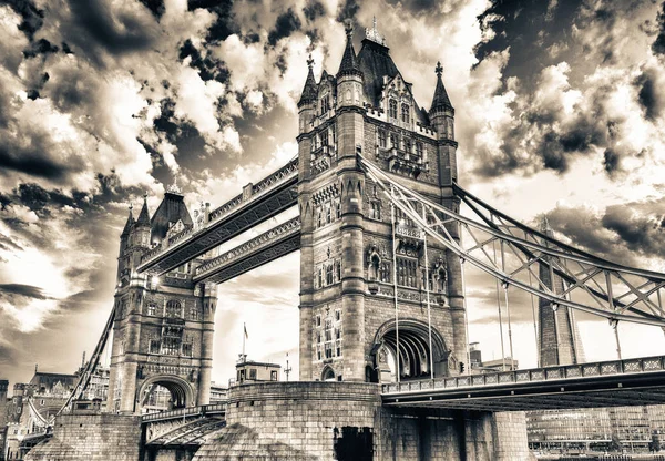 Tower Bridge Schemering Gezien Vanaf Katharine Docks Londen — Stockfoto