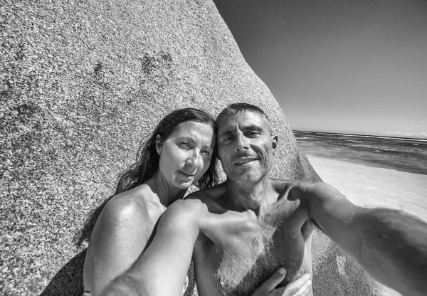 Beautiful Couple Taking Selfie Seychelles — Stock Photo, Image