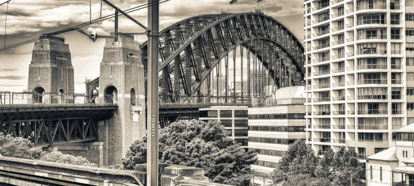 Sydney Harbour Bridge Stad Gebouwen Langs Spoorweg — Stockfoto