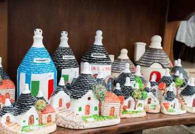 Alberobello, İtalya - 2 Eylül 2014: Tipik Hediyelik eşya Apulia. Alberobello ünlü turistik İtalya 's.