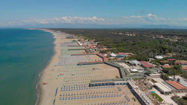Vedere Aeriană Umbrelelor Scaunelor Plajă — Fotografie, imagine de stoc