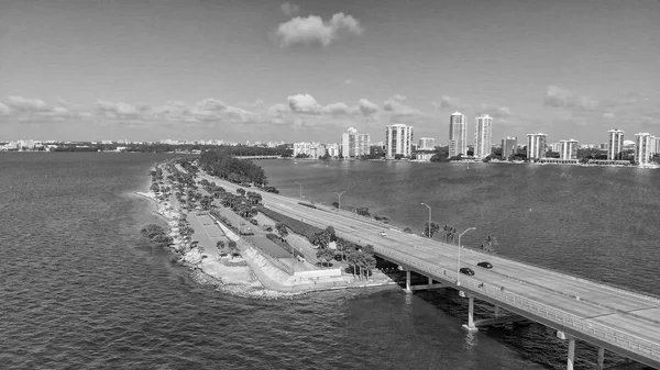 Rickenbacker Causeway Miami Floride Vue Aérienne Par Une Belle Journée — Photo