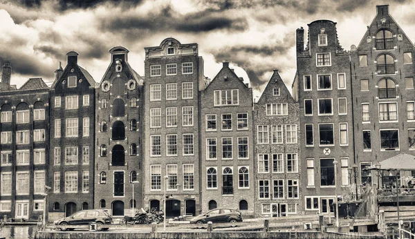Krásné Domy Amsterdamu Podél Kanálu Město — Stock fotografie