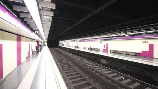 Metragem Moderna Estação Metro Vazio Plataforma — Vídeo de Stock