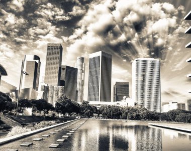los angeles skyine gün batımında çarpıcı görünümü.