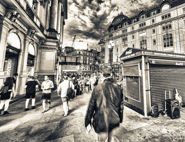 Londres Maio 2015 Turistas Moradores Redor Piccadilly Circus Pôr Sol — Fotografia de Stock