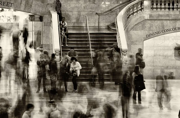Nueva York City Mayo Viajeros Rápidos Dentro Grand Central Station — Foto de Stock