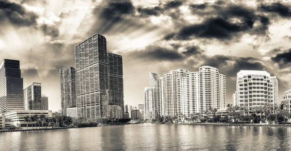 Brickell Key Miami Skyline Ved Solnedgang Panoramautsikt – stockfoto