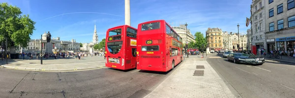 Londres Juin 2015 Vue Panoramique Trafalgar Square Avec Deux Bus — Photo