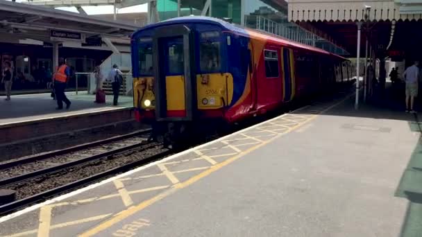 Tåget Rör Sig Staden Tunnelbana London — Stockvideo