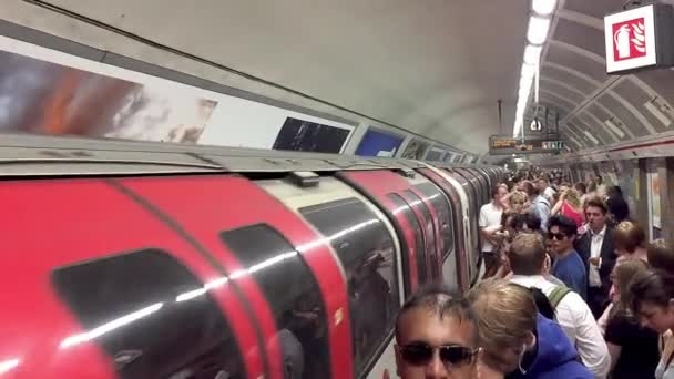 Tren Metro Londres Reino Unido — Vídeo de stock