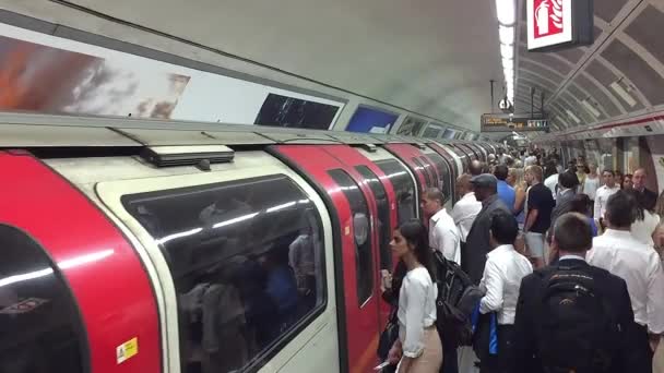 英国伦敦城市地铁列车搬迁 — 图库视频影像