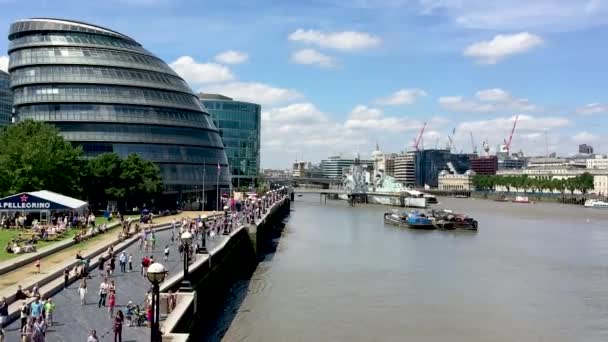 川テムズ イギリス ロンドン都市スカイライン — ストック動画