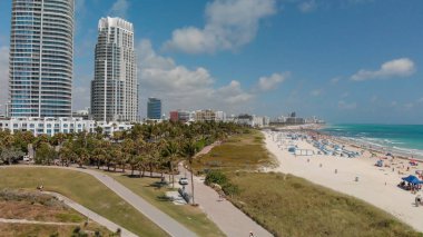 Güney Pointe iskelesinden Miami siluetinin panoramik havadan görünümü.