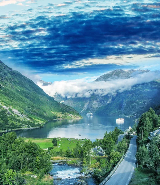 Norveç Fiyordu Güzel Görünümü — Stok fotoğraf