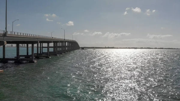 Φωτιζόμενο Αεροφωτογραφία Του Rickenbacker Causeway Μαϊάμι — Φωτογραφία Αρχείου