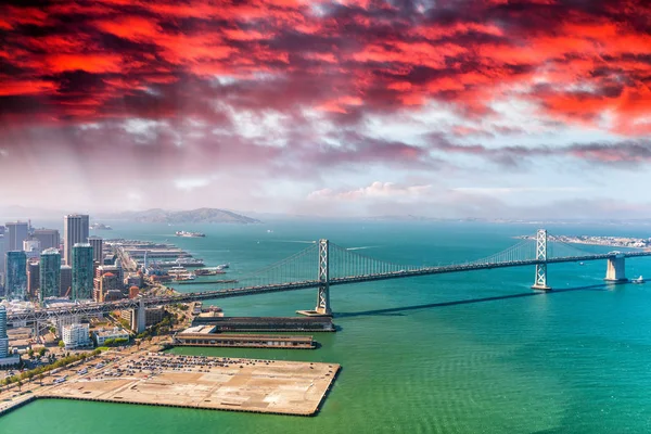 San Francisco Körfezi Köprüsü Nün Helikopter Havadan Görünümü — Stok fotoğraf