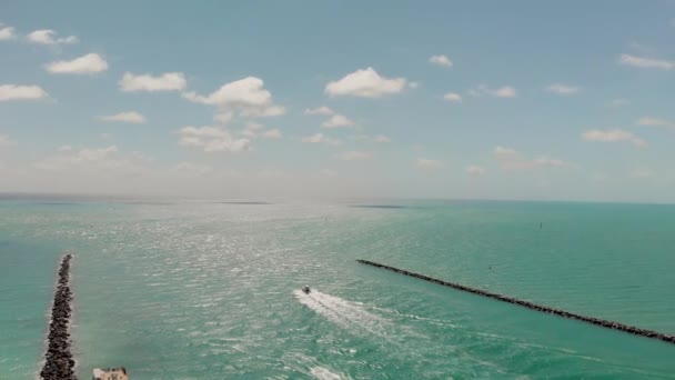 Miami South Pointe Canal Słoneczny Dzień Florida Stany Zjednoczone Ameryki — Wideo stockowe