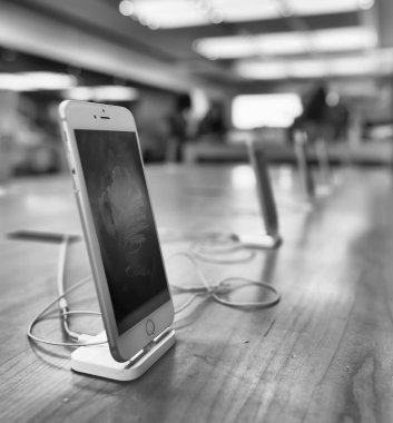 New York City - 23 Ekim 2015: Elektronik cihaz Apple Store. Elma büyük bir elektronik şirketidir.