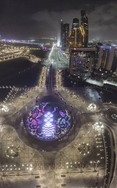 Panorama Vertical Aéreo Nocturno Abu Dhabi Desde Corniche Road —  Fotos de Stock