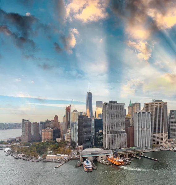 Manhattan Kent Merkezinin Doğu Nehri Helikopter Görünümü — Stok fotoğraf