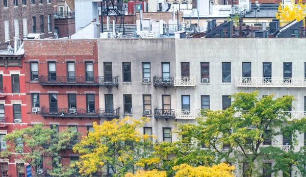 Budynki Nowym Jorku Sezonie Liści — Zdjęcie stockowe