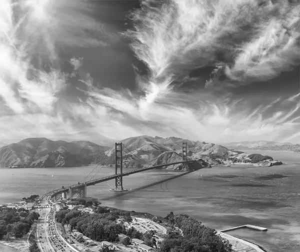 San Francisco Golden Gate Köprüsü Şehir Trafiğinin Helikopterden Hava Havai — Stok fotoğraf