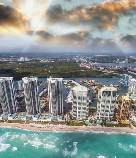Vista Elicottero Dei Grattacieli North Miami Beach Con Sole Nuvole — Foto Stock