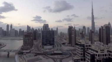 Dubai Downtown gökdelenler hava görünümünü. Video