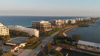 Lake Worth kıyı şeridi, Florida şaşırtıcı günbatımı hava Panoraması.