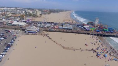 Santa Monica Pier, Santa Monica, Kaliforniya, ABD, video büyük çift eklemli pier havadan görünümü 