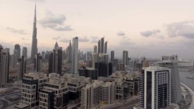 Dubai Downtown gökdelenler hava görünümünü. Video