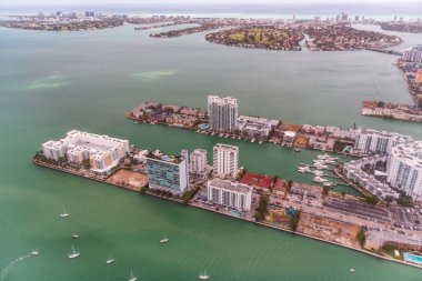 Harbor Island ve Miami Beach Skyline, Miami - Florida havadan görünümü.